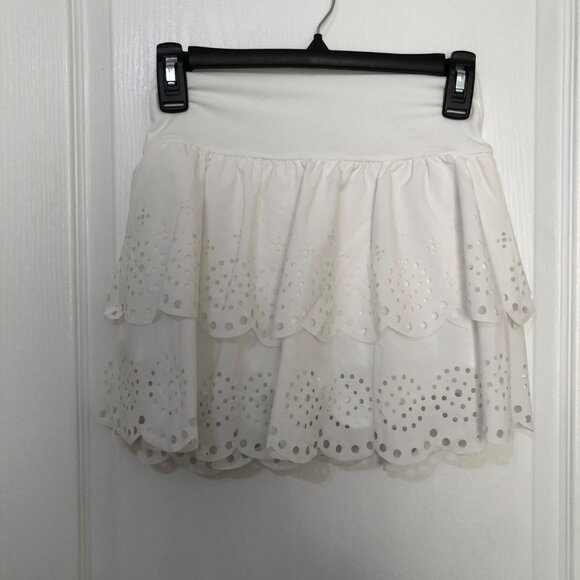 Offline By Aerie White Eyelet Tiered Skirt With Built-In Shorts Size Medium NWOT - Picture 6 of 6